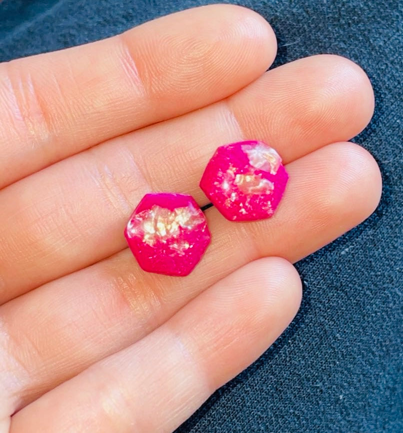 Pink hexagon studs!💕✨🐚